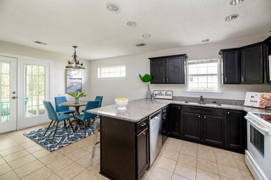 Dine in Kitchen