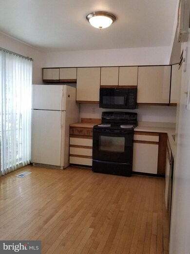 3700 Angelton Ct, Burtonsville, MD 20866 - photo 5