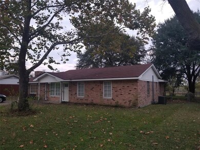 104 Brannan Dr, Ennis, TX 75119 - photo 2