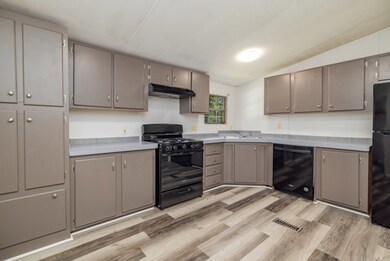 722 Virginia Ave, Victoria, VA 23974 - photo 7