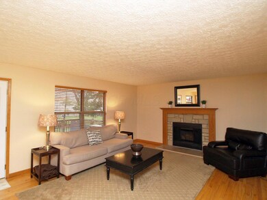 Family Room w/fireplace