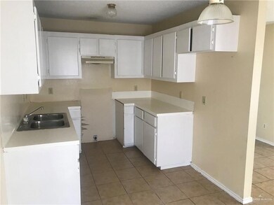 1000 W Caffery Ave unit B7, Pharr, TX 78577 - photo 3
