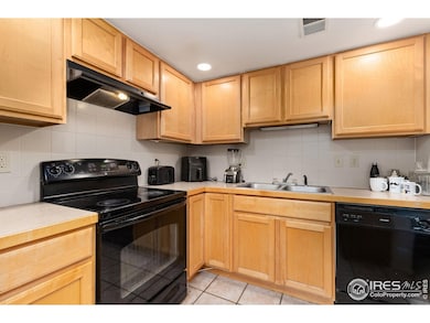 Unit 11, Top Unit, Kitchen