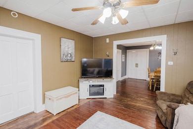 225 Washington St, Mineral Point, WI 53565 - photo 5