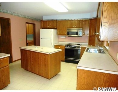 511 16th St SE, Menomonie, WI 54751 - photo 4