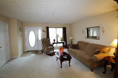 8103 Arbor Brook Ln, Louisville, KY 40228 - photo 5