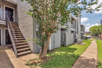 12500 Sandpiper Dr unit 186, Houston, TX 77035 - photo 2