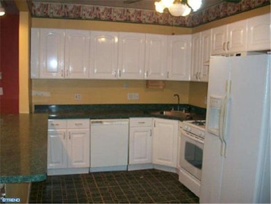 42 E Stratford Ave, Lansdowne, PA 19050 - photo 3