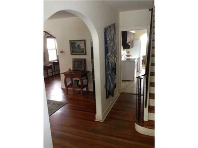 Entry/Foyer.