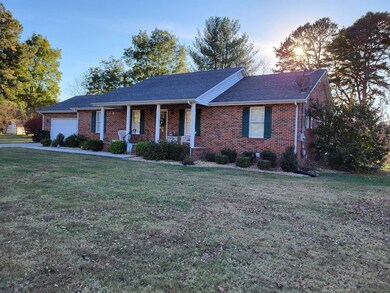 412 Dot Cir, Shelbyville, TN 37160 - photo 2