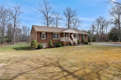 View of front of property featuring a front lawn,