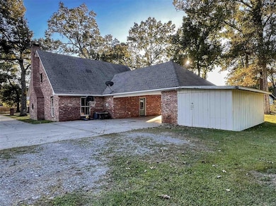 1104 N Monte Blanc Dr, Abbeville, LA 70510 - photo 2