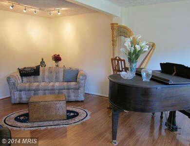 8138 Willowdale Ct, Springfield, VA 22153 - photo 2