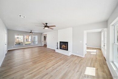 705 SE 14th St, Pryor, OK 74361 - photo 5