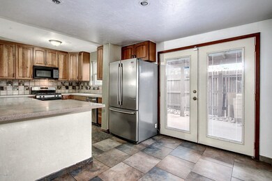 dinning room to patio
