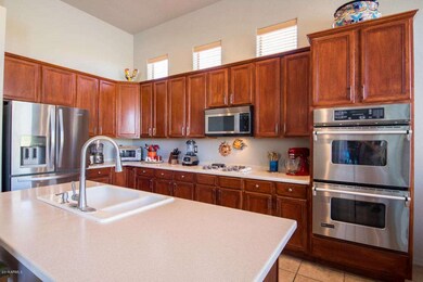4712 E Thunder Hawk Rd Cave-large-004-11