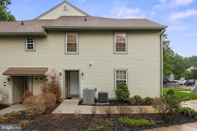 202B Harwood Ct unit 202B, Mount Laurel, NJ 08054 - photo 2