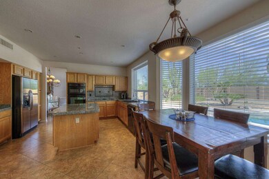 006_Casual Dining and Kitchen