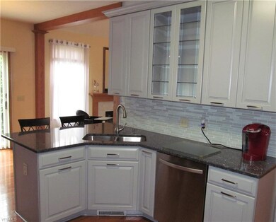 24180 Briar Patch Dr, Olmsted Falls, OH 44138 - photo 3