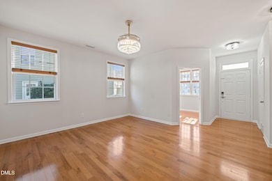 721 Hewespoint Ct, Cary, NC 27519 - photo 2