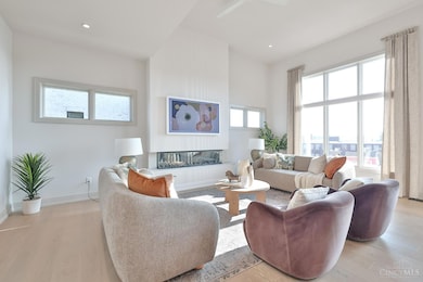 2930 Three Oaks Ln, Cincinnati, OH 45209 - photo 5