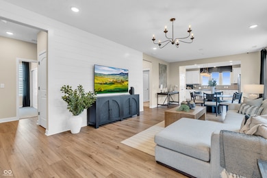 Photo of Similar Model