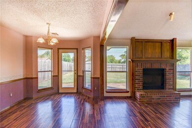 1237 NE 26th St, Moore, OK 73160 - photo 4