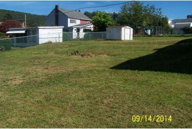 45 W Ruddle St, Coaldale, PA 18218 - photo 4