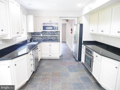 15802 Penn Manor Ln, Bowie, MD 20716 - photo 2