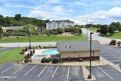 1410 Hurley Dr unit 502, Sevierville, TN 37862 - photo 6