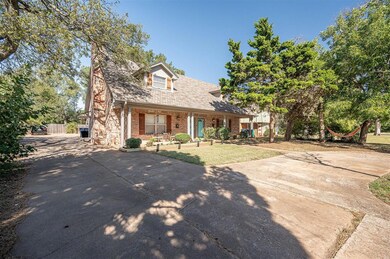 Circle drive in front allows for even more parking options.