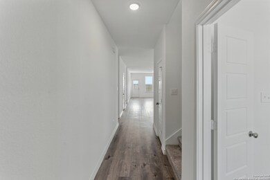 4145 Bermuda Ln, Seguin, TX 78155 - photo 5