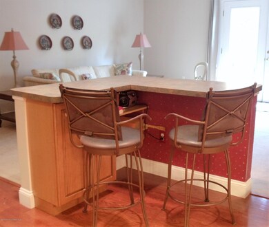 637 RANDALL BREAKFAST BAR 1 DSC04041