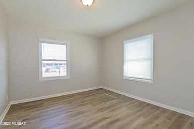 006-photo-primary-bedroom-10506599