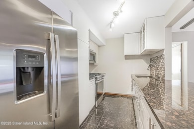 40 Wellington Ct unit 2A, Staten Island, NY 10314 - photo 5