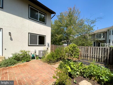 9512 Miranda Ct, Fairfax, VA 22031 - photo 7