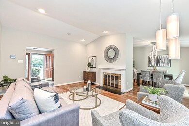 12539 Arnsley Ct, Herndon, VA 20171 - photo 3