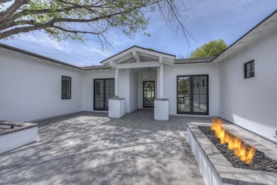 003_Courtyard