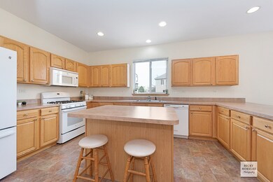 Spacious Open Concept Kitchen w/Island & Breakfast