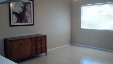 3814 W Echo Ln, Phoenix, AZ 85051 - photo 3