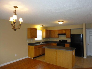 2321 Meadow Bend Dr, Columbus, IN 47201 - photo 4