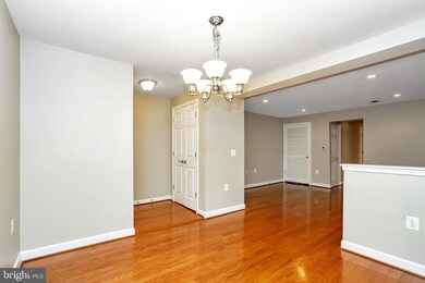4079 S Four Mile Run Dr unit 402, Arlington, VA 22204 - photo 5