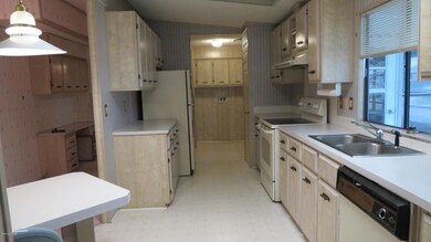 201 Manatee Ct 030