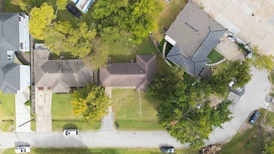 7702 Cedel Dr, Houston, TX 77055 - photo 2