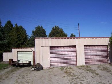 957 E Suburban Rd, North Platte, NE 69101 - photo 2