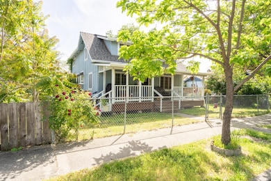 419 NW D St, Grants Pass, OR 97526 - photo 2