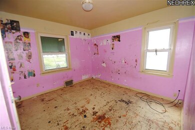 5202 Henry St, Maple Heights, OH 44137 - photo 4