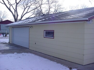 334 14th Ave NE, Jamestown, ND 58401 - photo 6