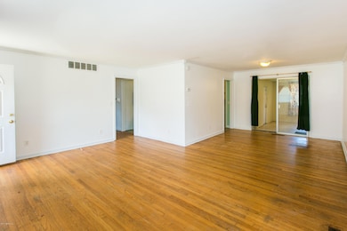 7049 Holiday Rd N, Jacksonville, FL 32216 - photo 5