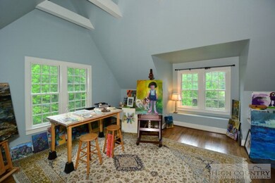 Artist's Studio: This 493+ SF Artist's Studio was